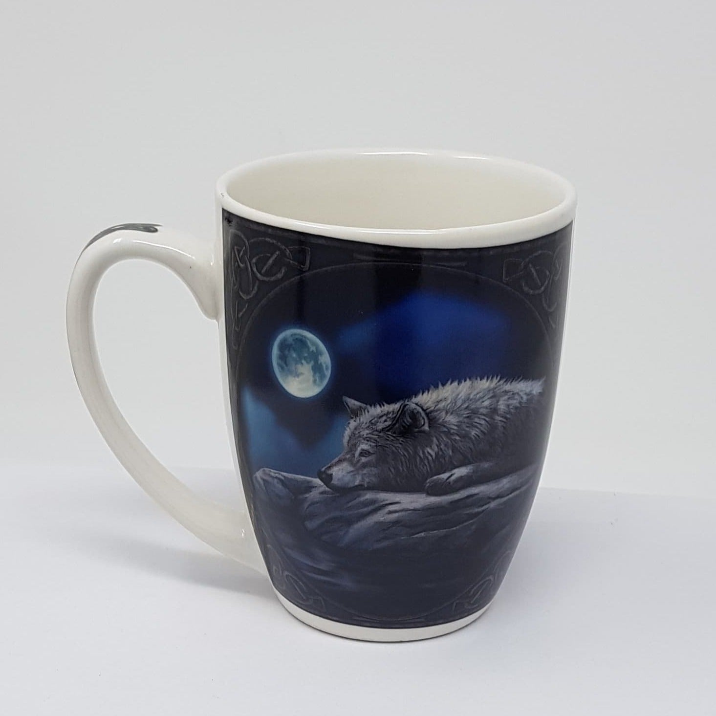 General Gift - Mug / Wolf Lying In Moonlight