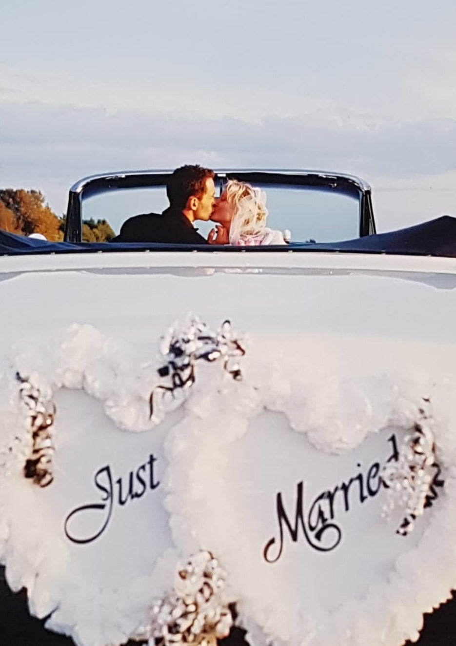 Wedding Card - General / Couple Kissing In A Wedding Car