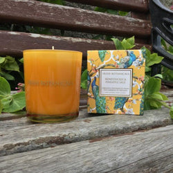 Natural Wax Candle - Irish Botanicals / Smell: Honeysuckle & Pineaple Sage